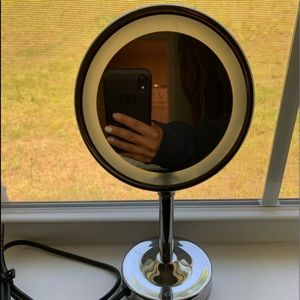 Double sided makeup mirror with light